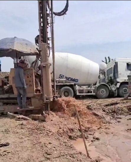 霍邱岩石井施工